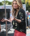 Idina_on_Extra_286529.jpg
